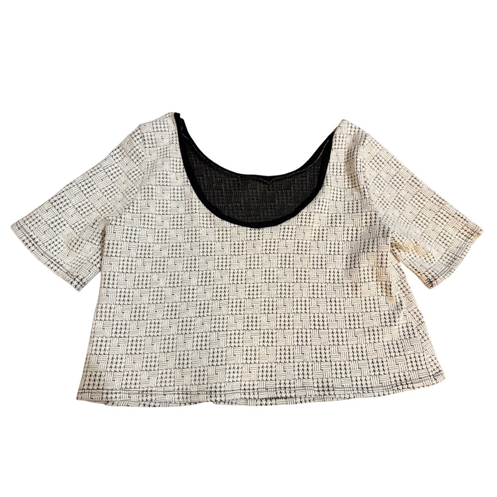 Mona B Textured Crop Top Black White Geometric Pattern Short Sleeve Scoop Neck S - Picture 5 of 9